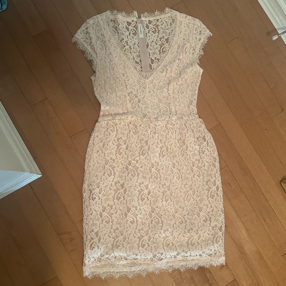 Lace dress from Aritzia (Babaton) 💗🌸 - Picture 2 of 4